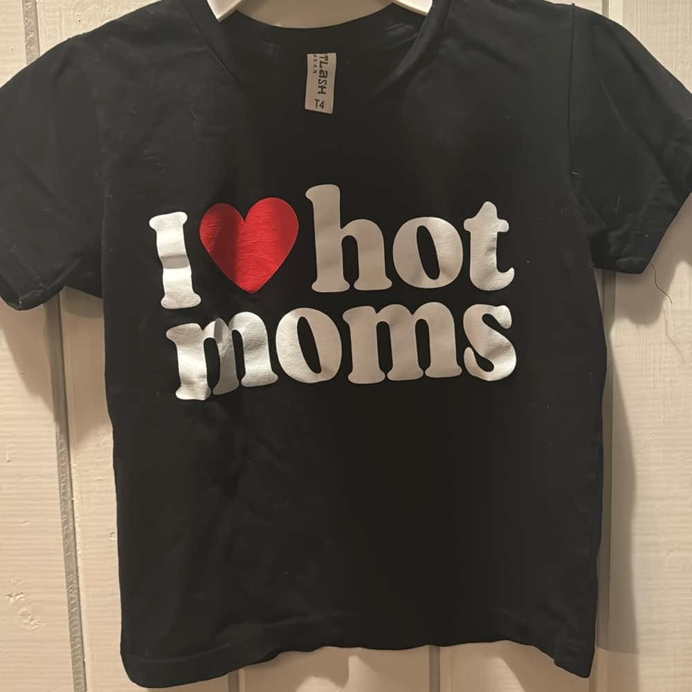 Toddler 4T I love hot moms tshirt